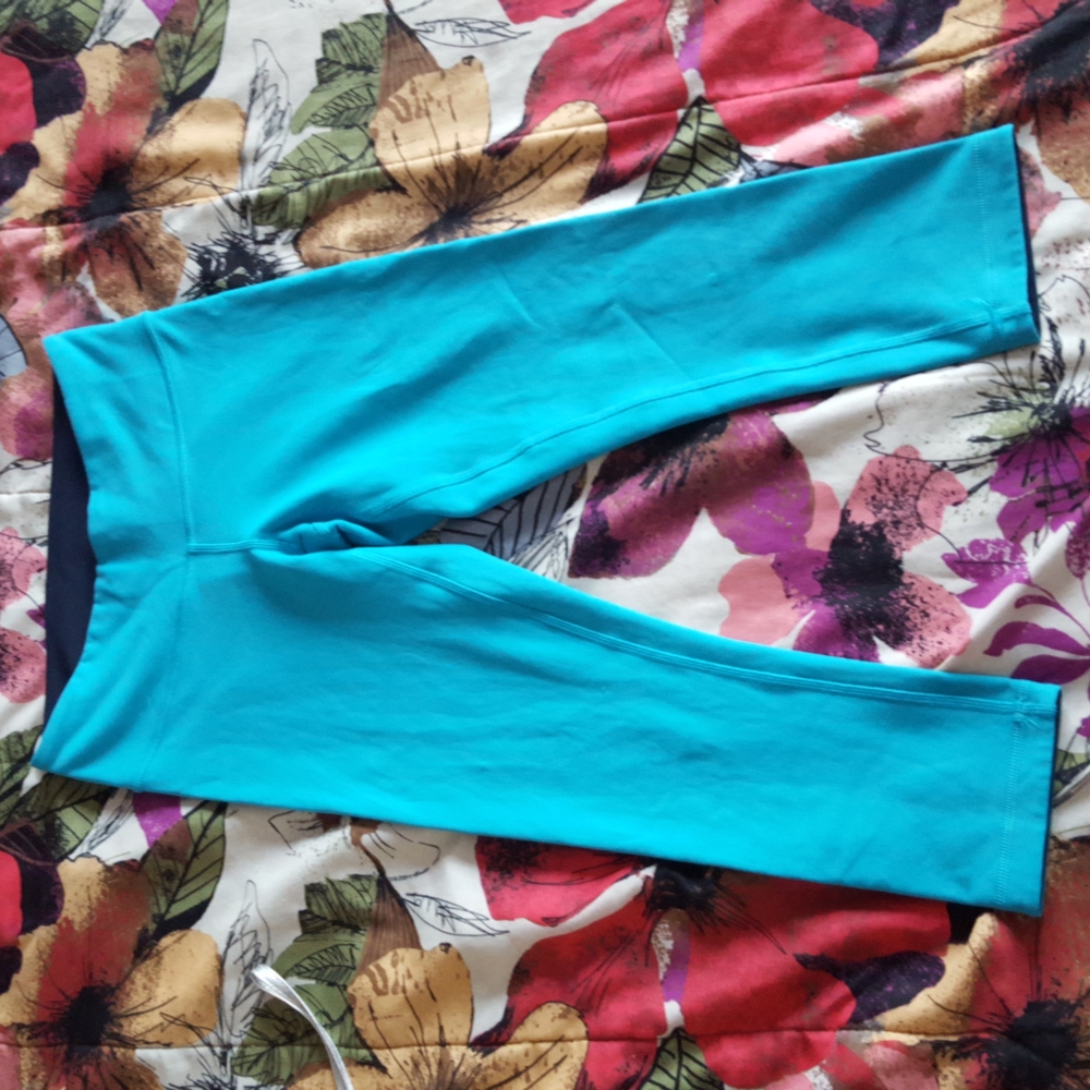 Lululemon Reversible Wunder Under Crop - Picture 6 of 10
